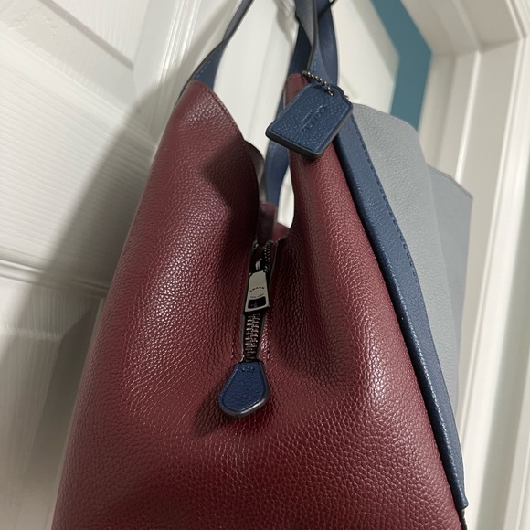 Beautiful Coach Tote Bag, perfect for fall! - Picture 9 of 11